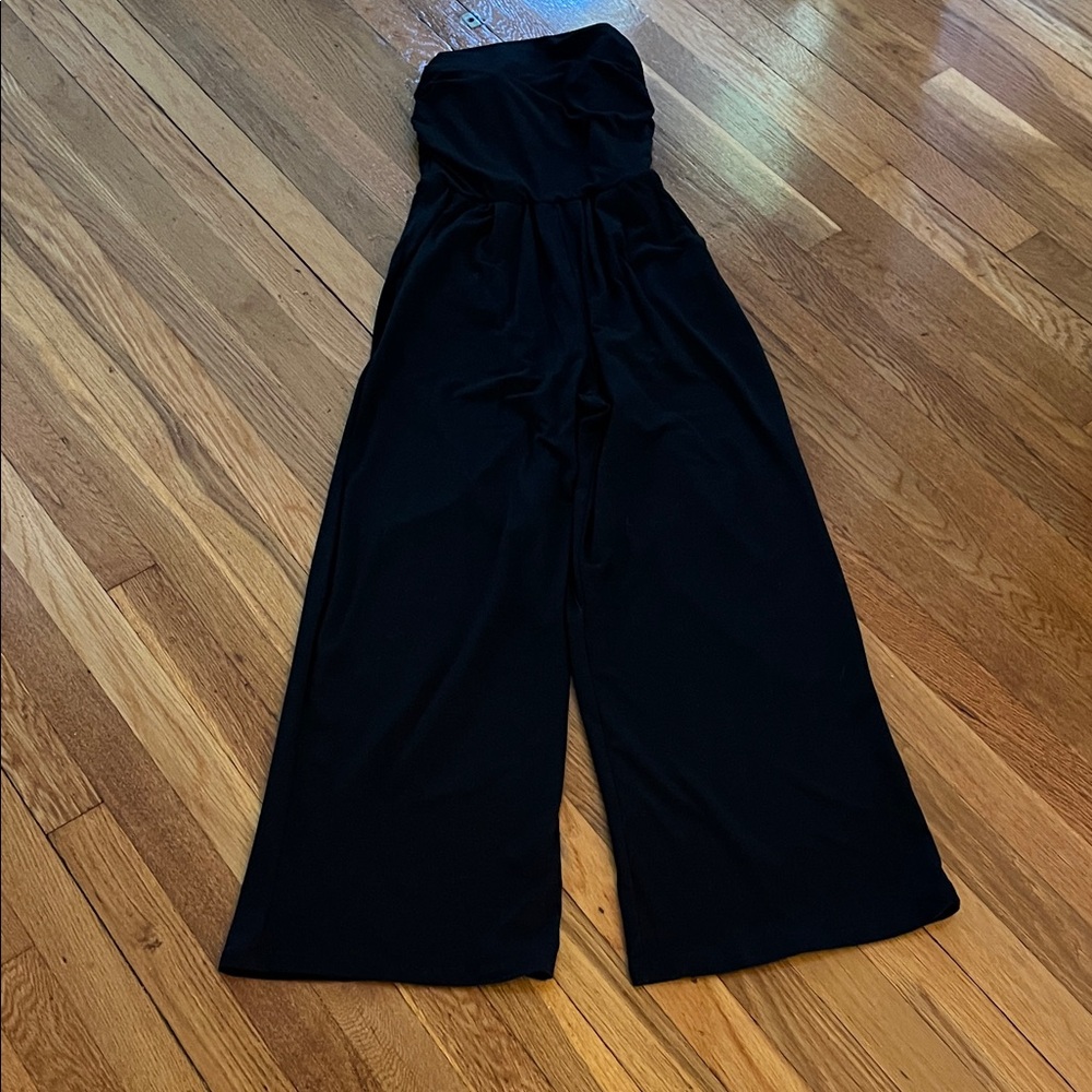 Chic Black Strapless Jumpsuit with pockets